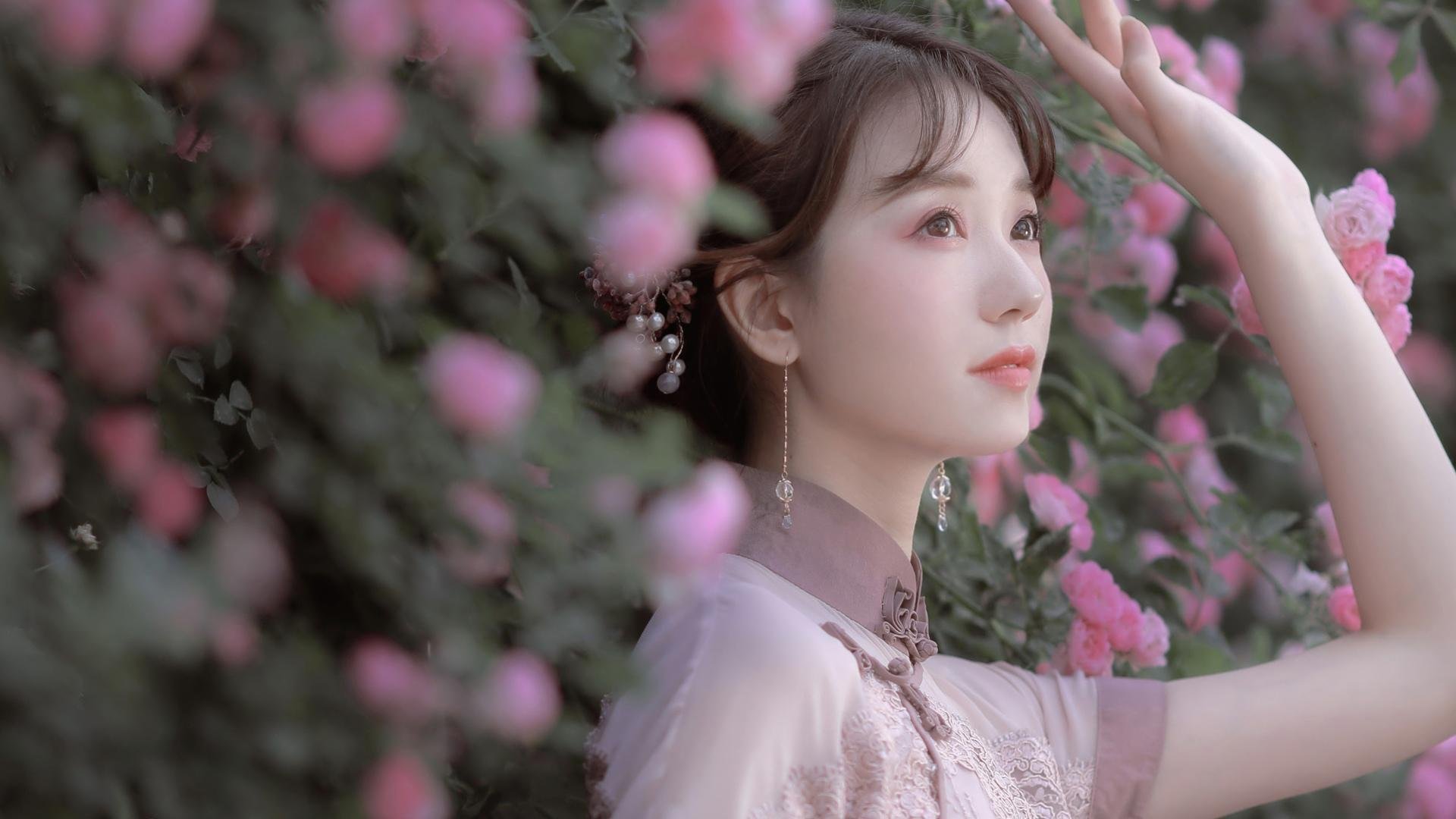 西班牙骑手路易斯·佩德罗·比拉本在美国奥卡拉大奖赛中夺冠，展现出色骑术。